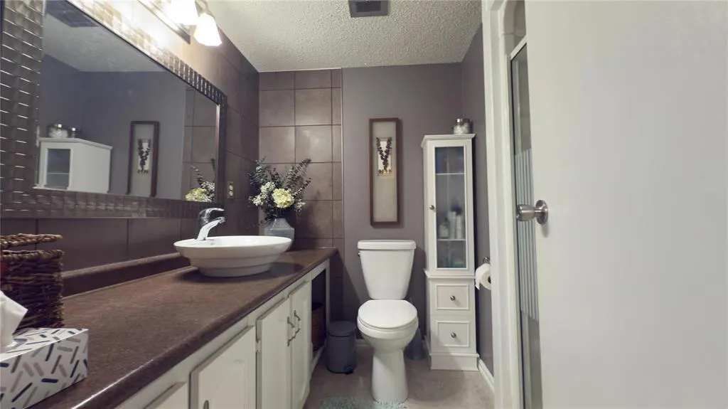 83 Manorview Close
