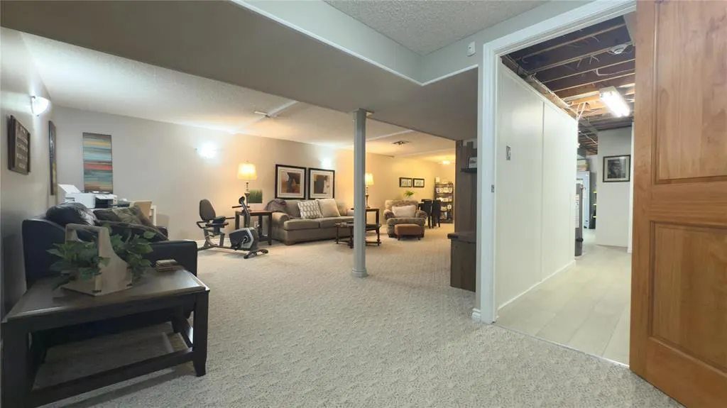 83 Manorview Close