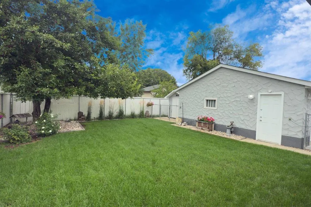 83 Manorview Close
