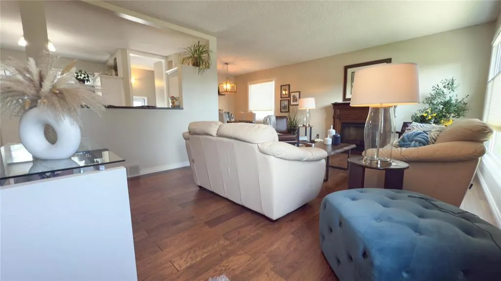 83 Manorview Close