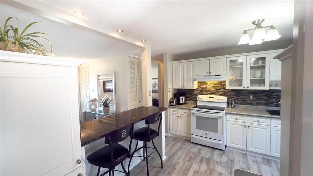 83 Manorview Close