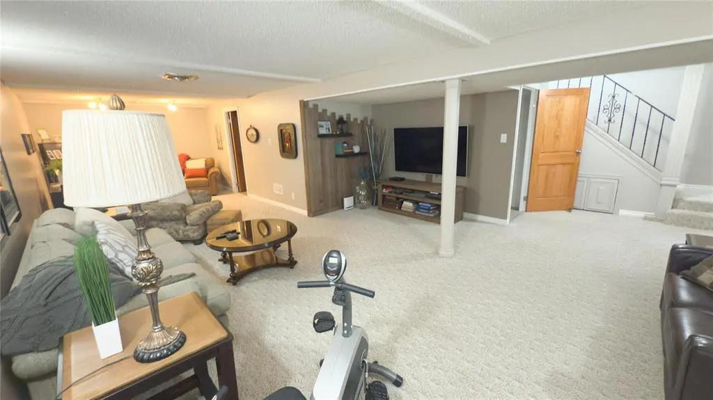 83 Manorview Close
