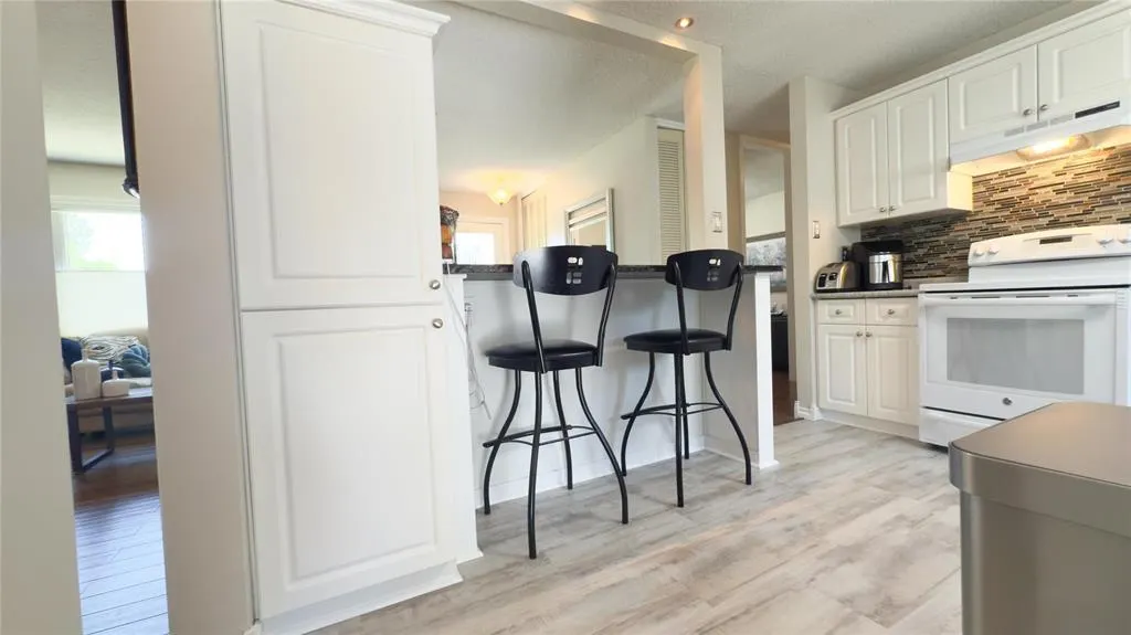 83 Manorview Close