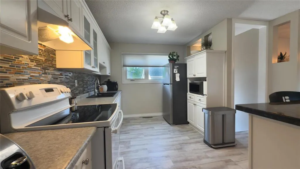 83 Manorview Close