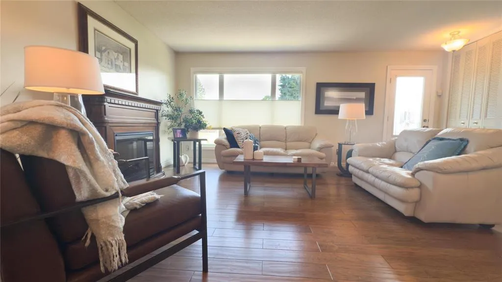 83 Manorview Close