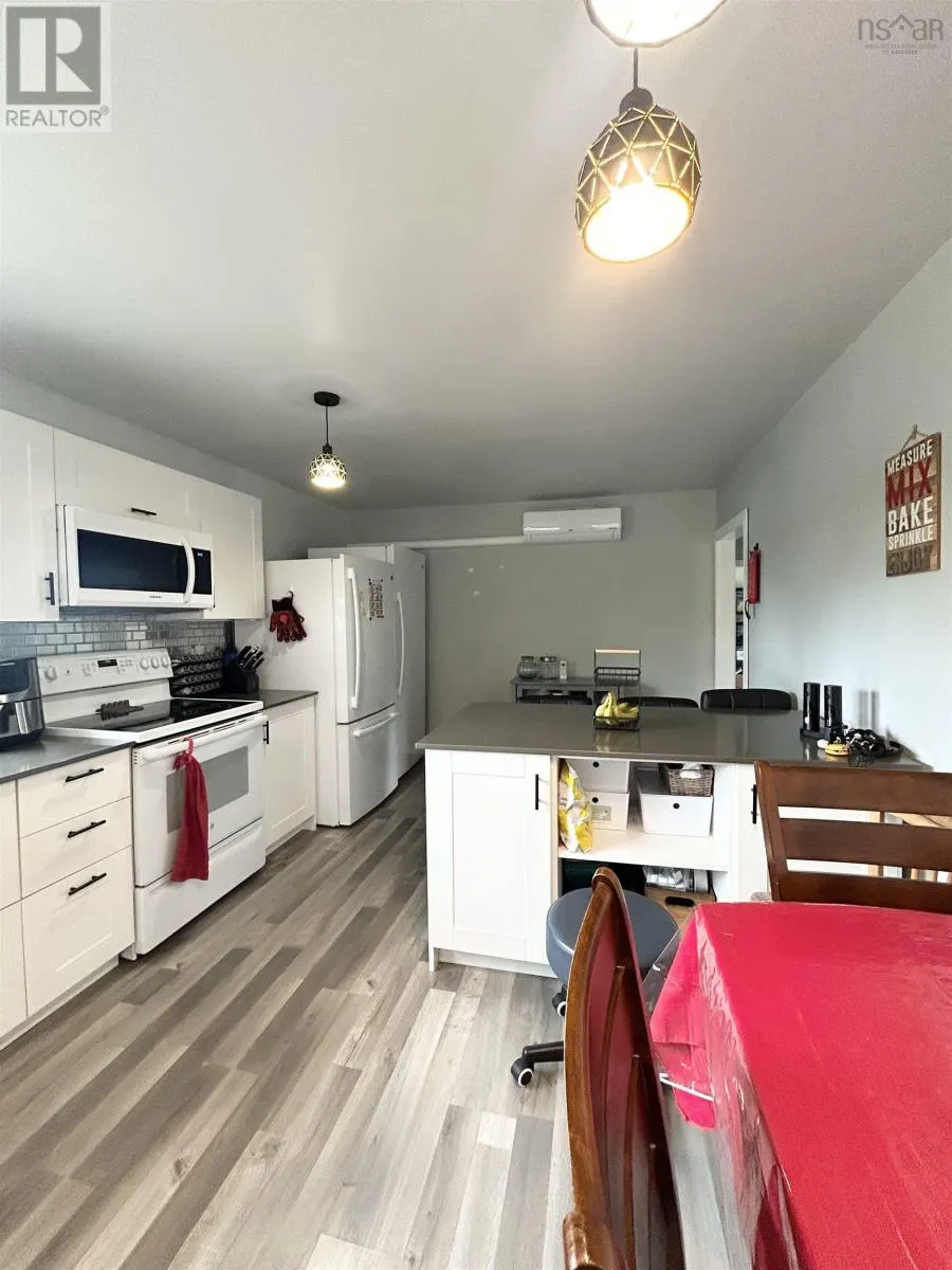 8 Smith Avenue