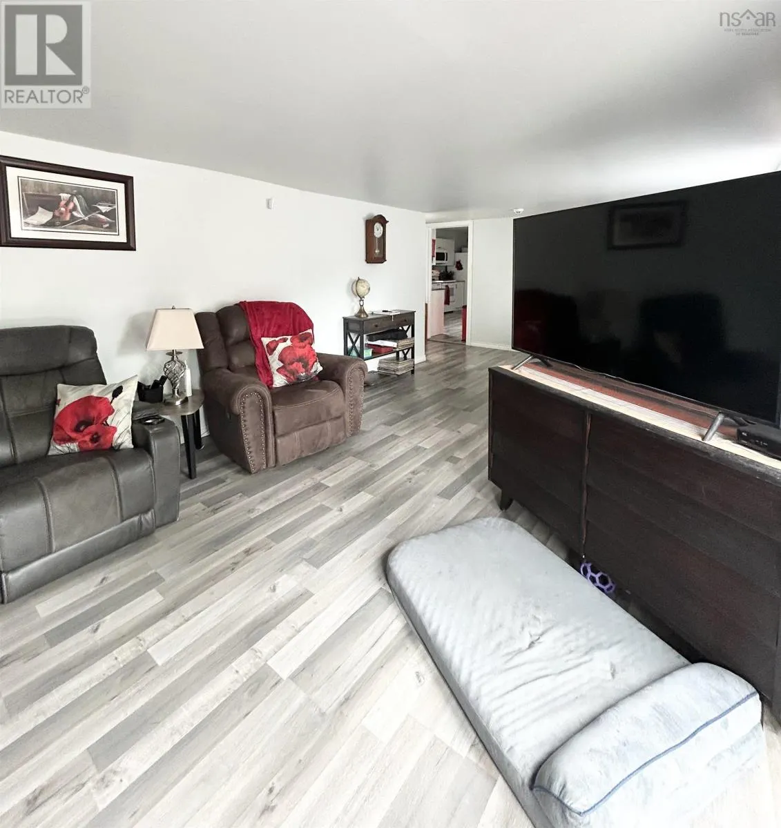 8 Smith Avenue