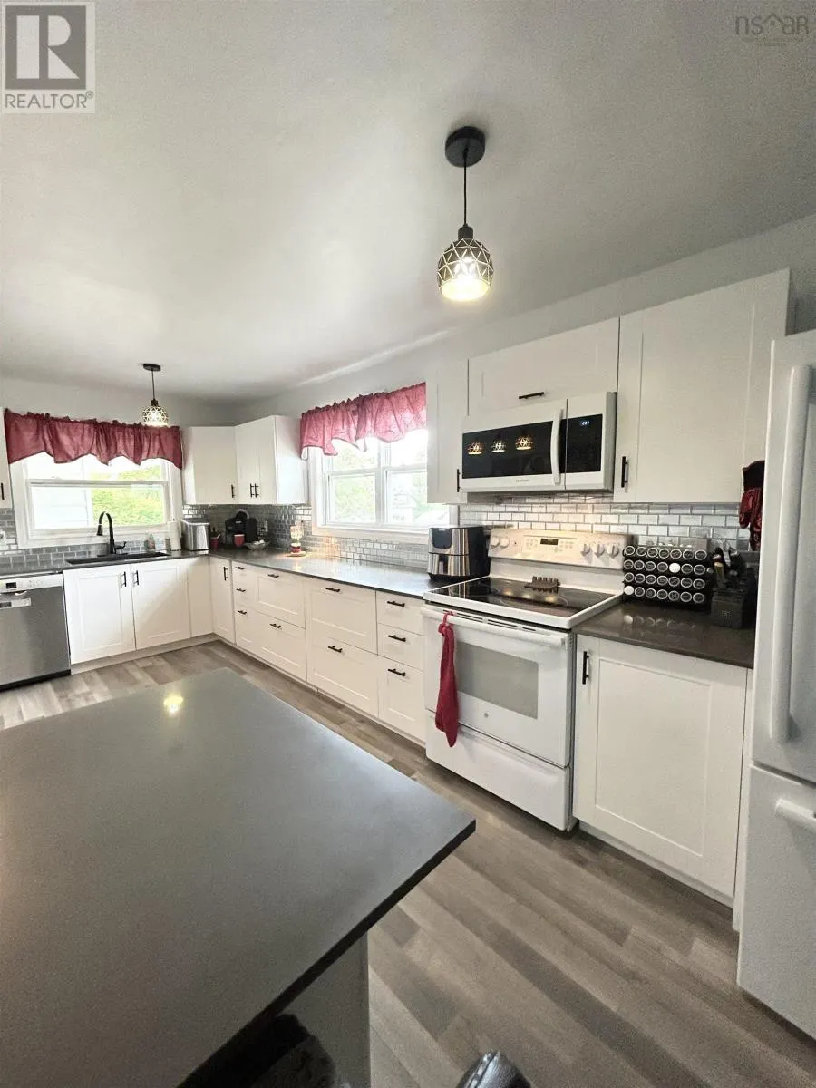 8 Smith Avenue