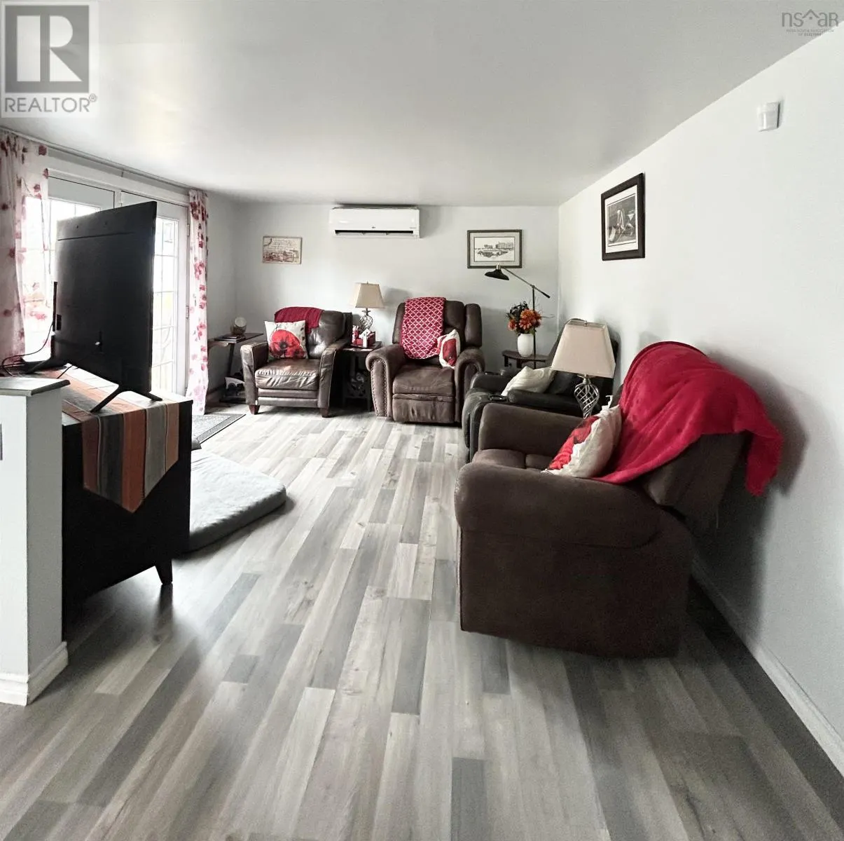 8 Smith Avenue