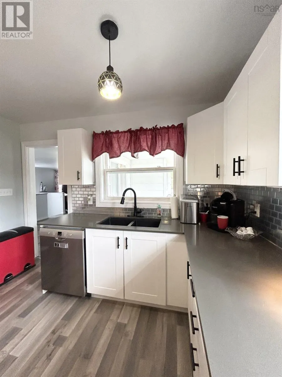 8 Smith Avenue