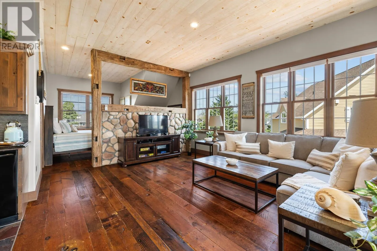 59 River View Crescent