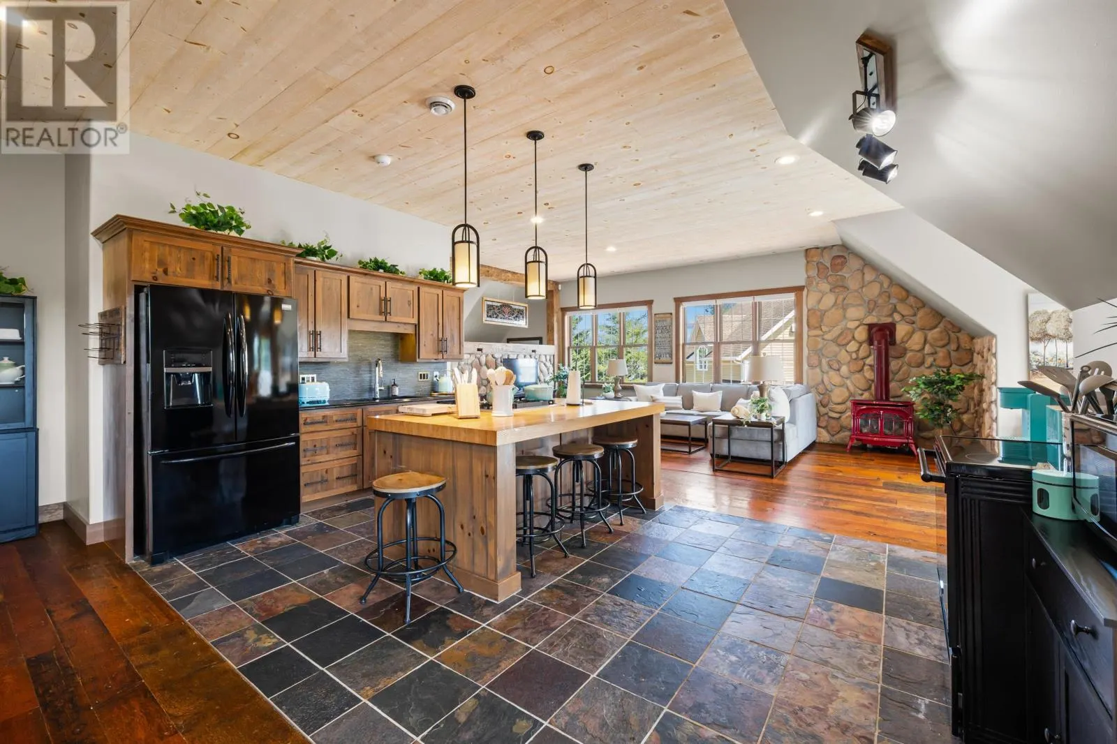 59 River View Crescent