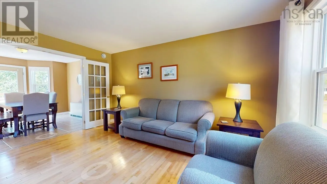 180 Birchview Crescent