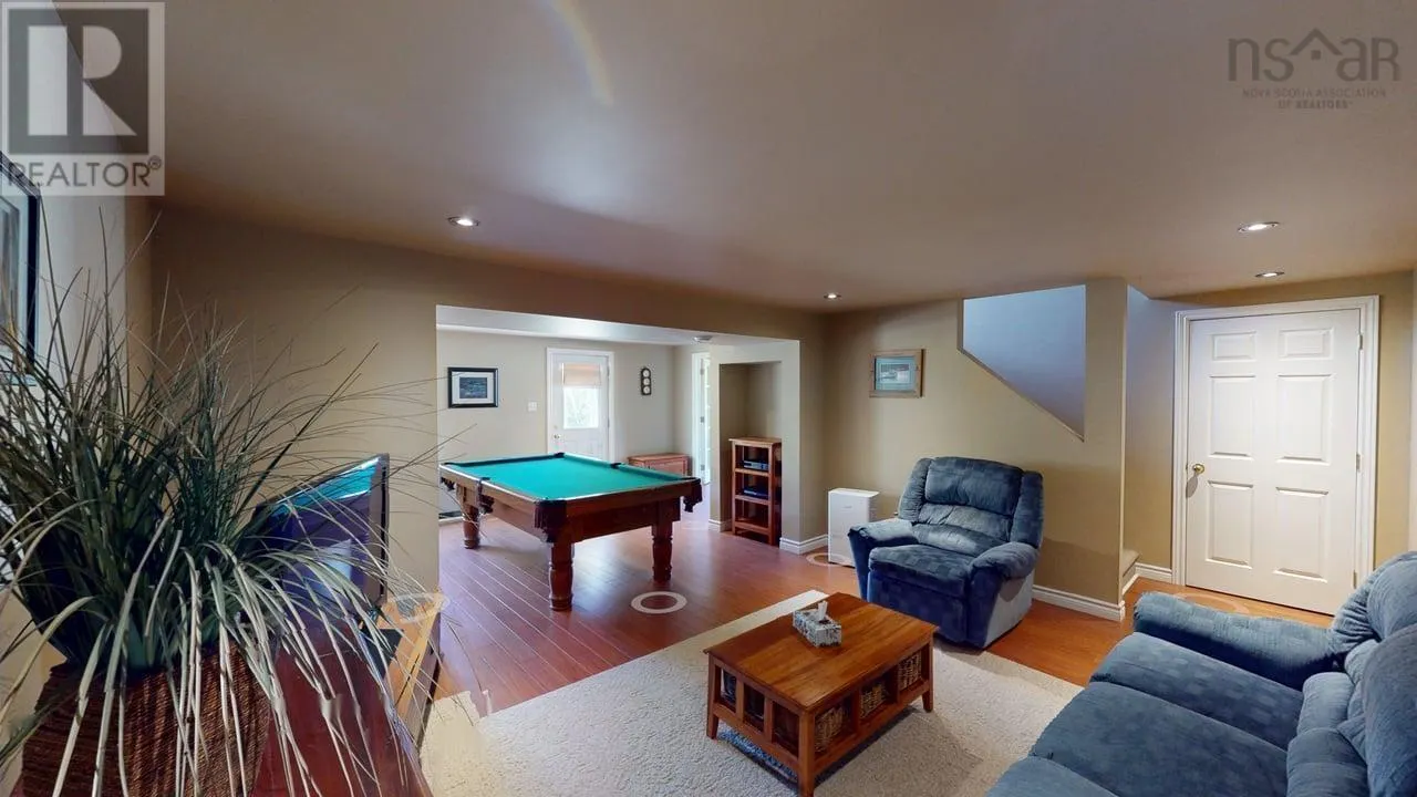 180 Birchview Crescent