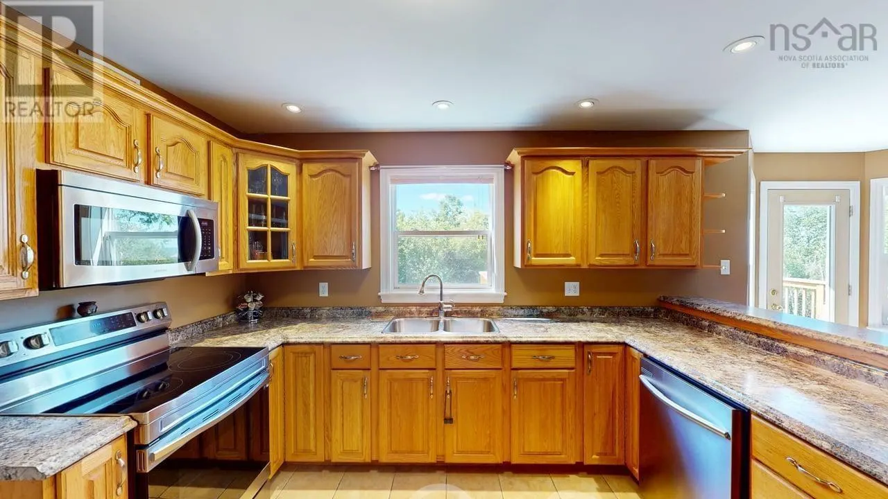 180 Birchview Crescent