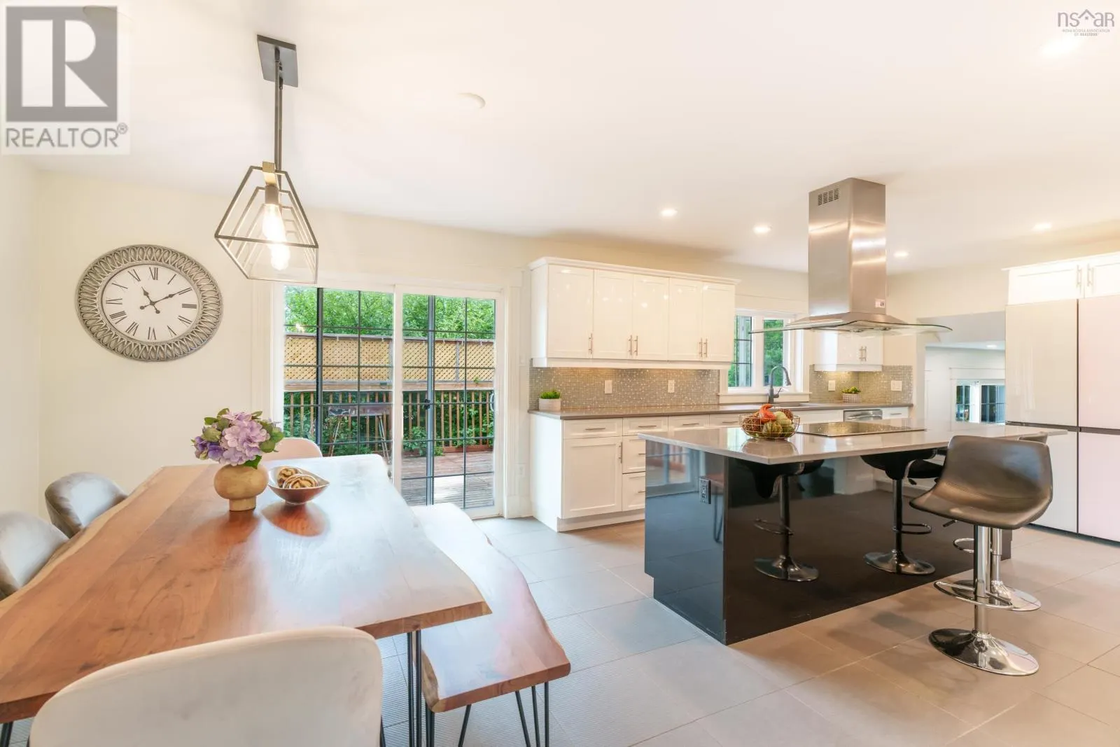 11 Laurentian Drive