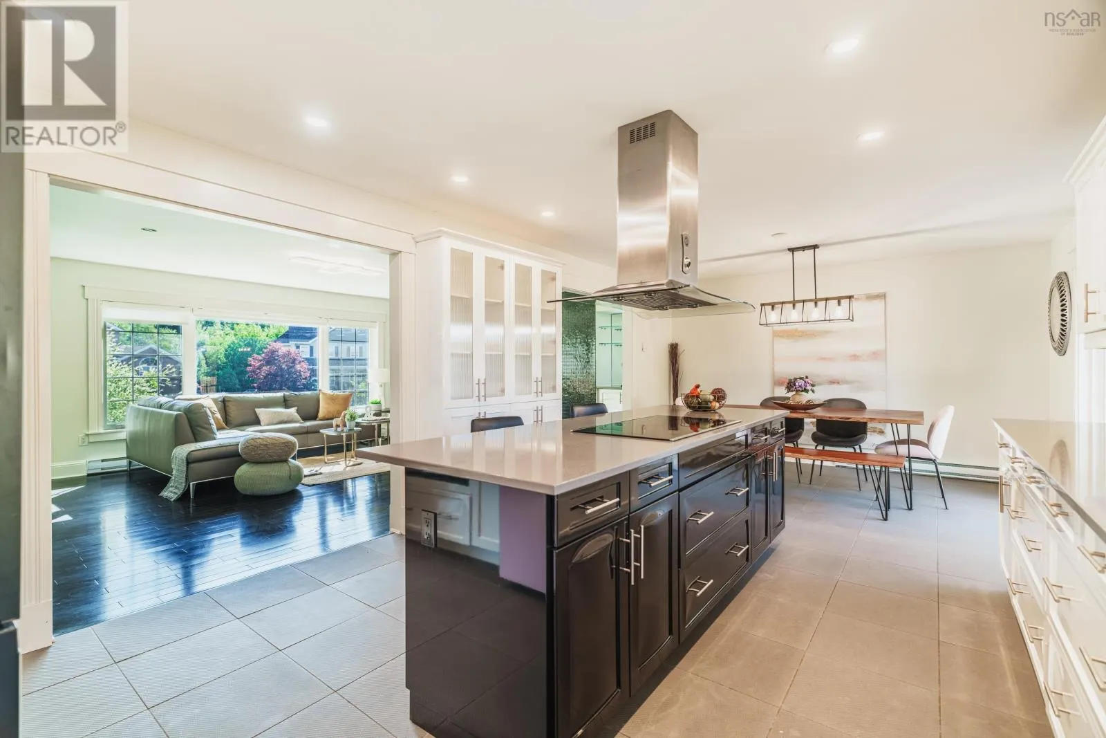 11 Laurentian Drive