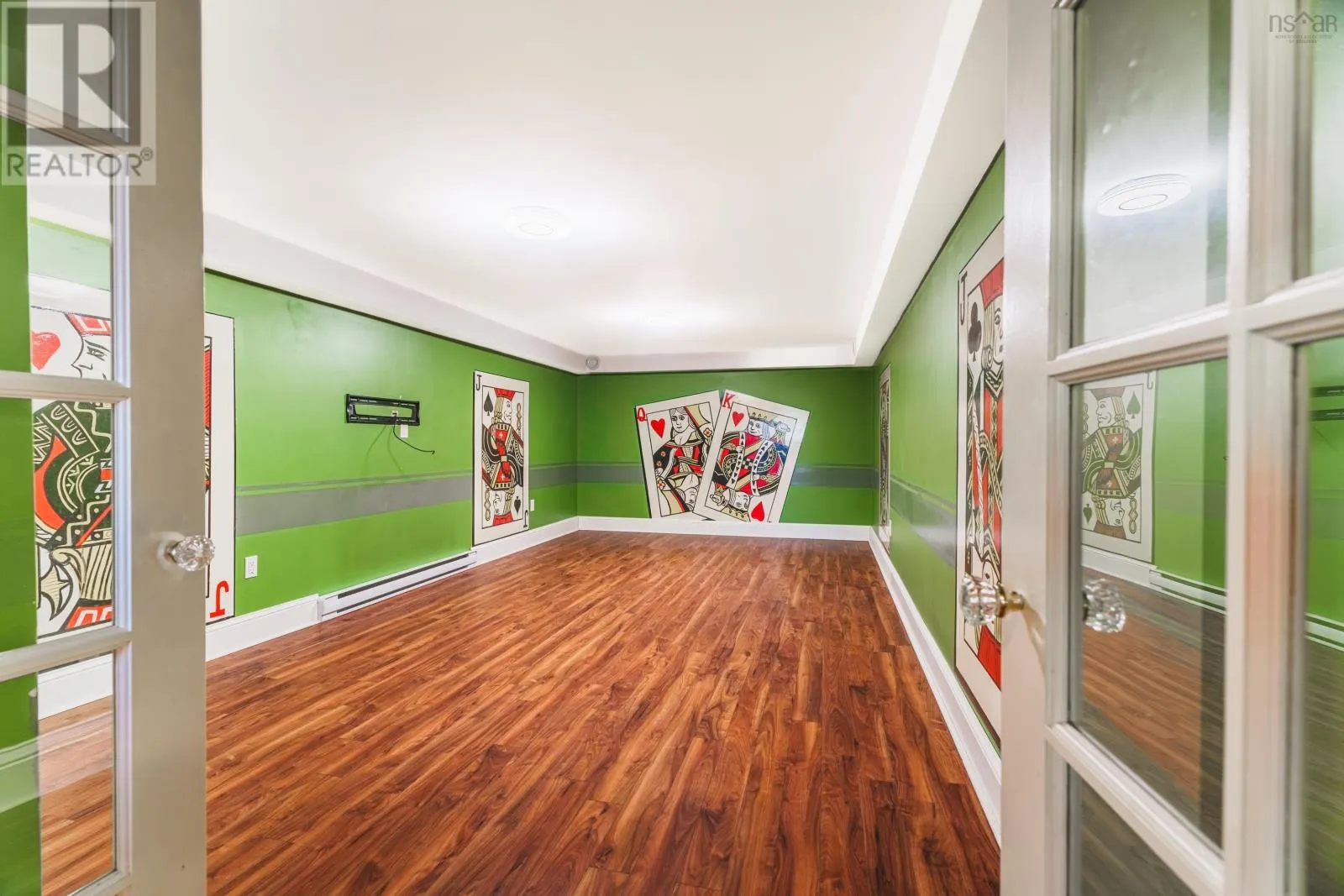 11 Laurentian Drive