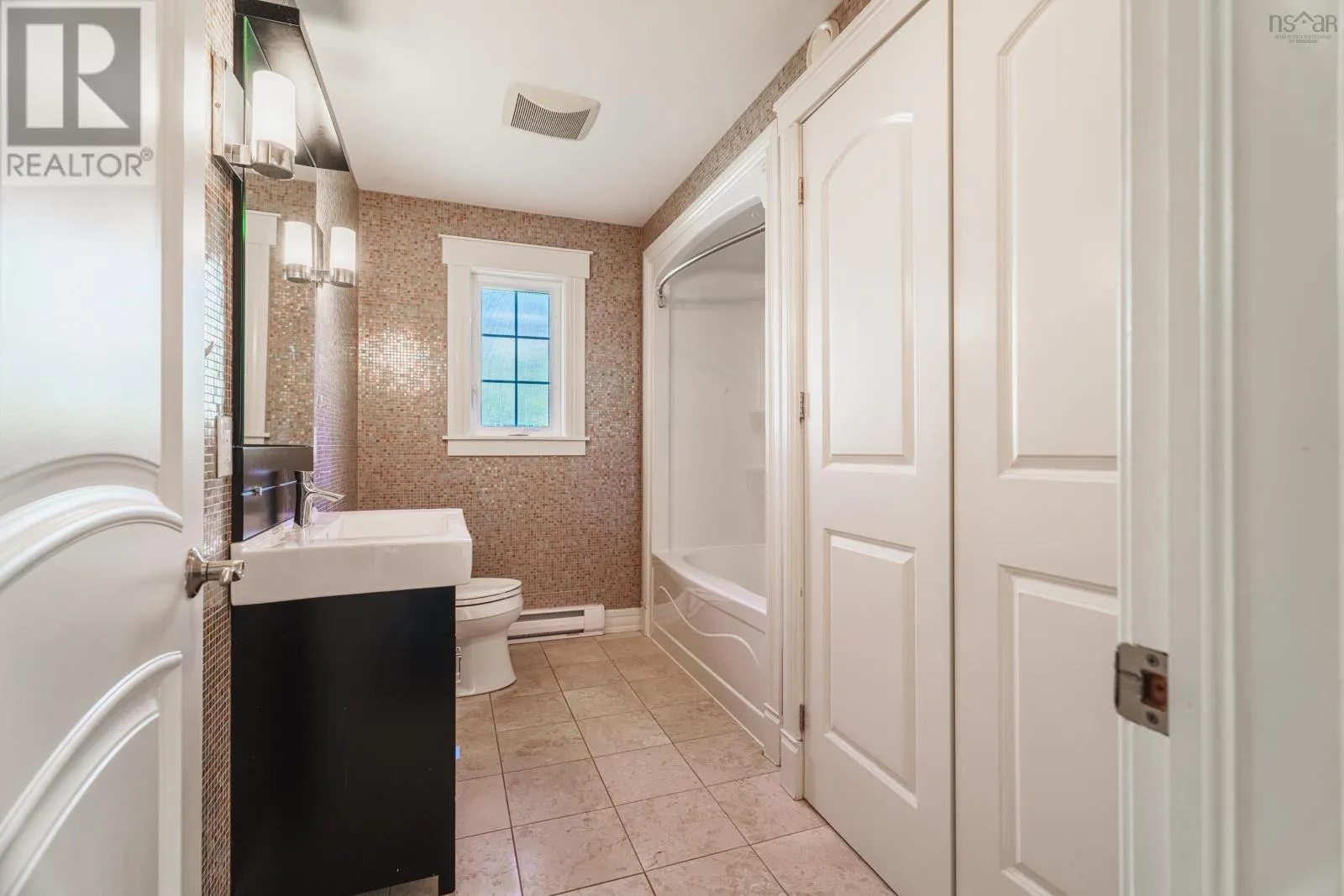 11 Laurentian Drive
