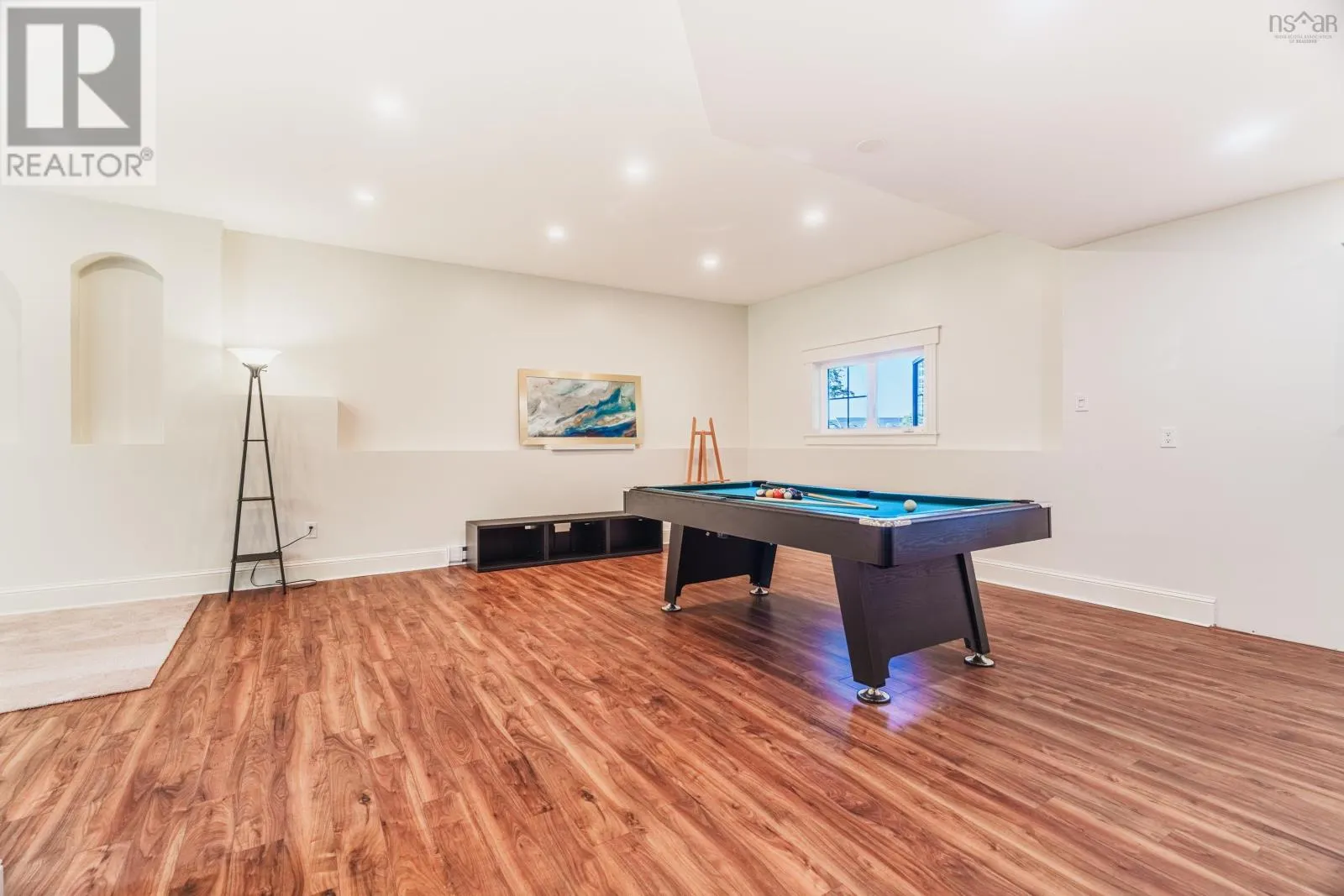 11 Laurentian Drive