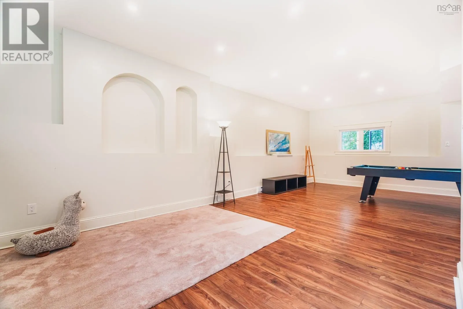 11 Laurentian Drive