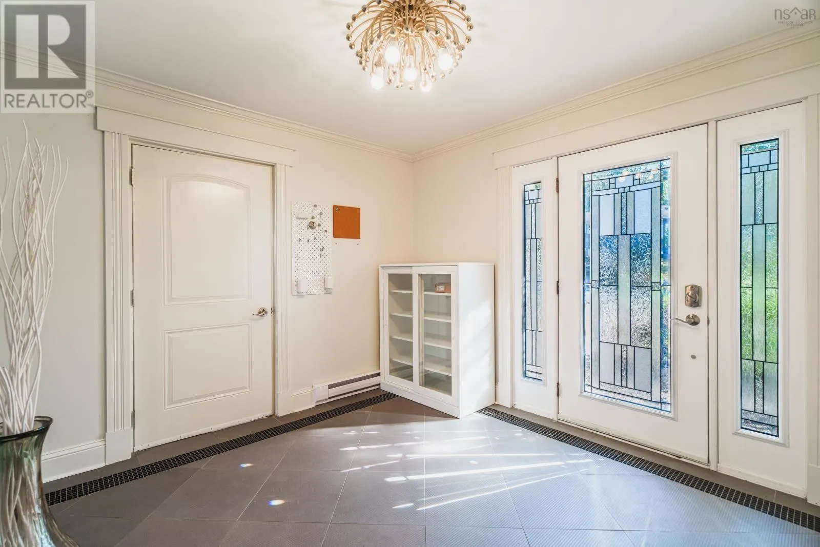 11 Laurentian Drive