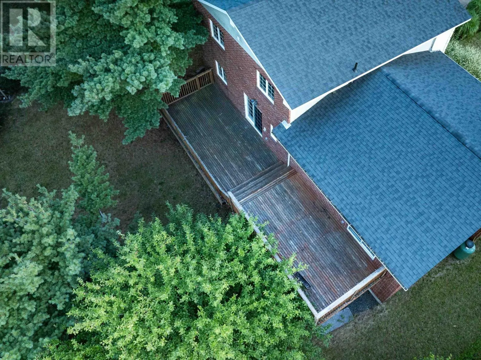 11 Laurentian Drive