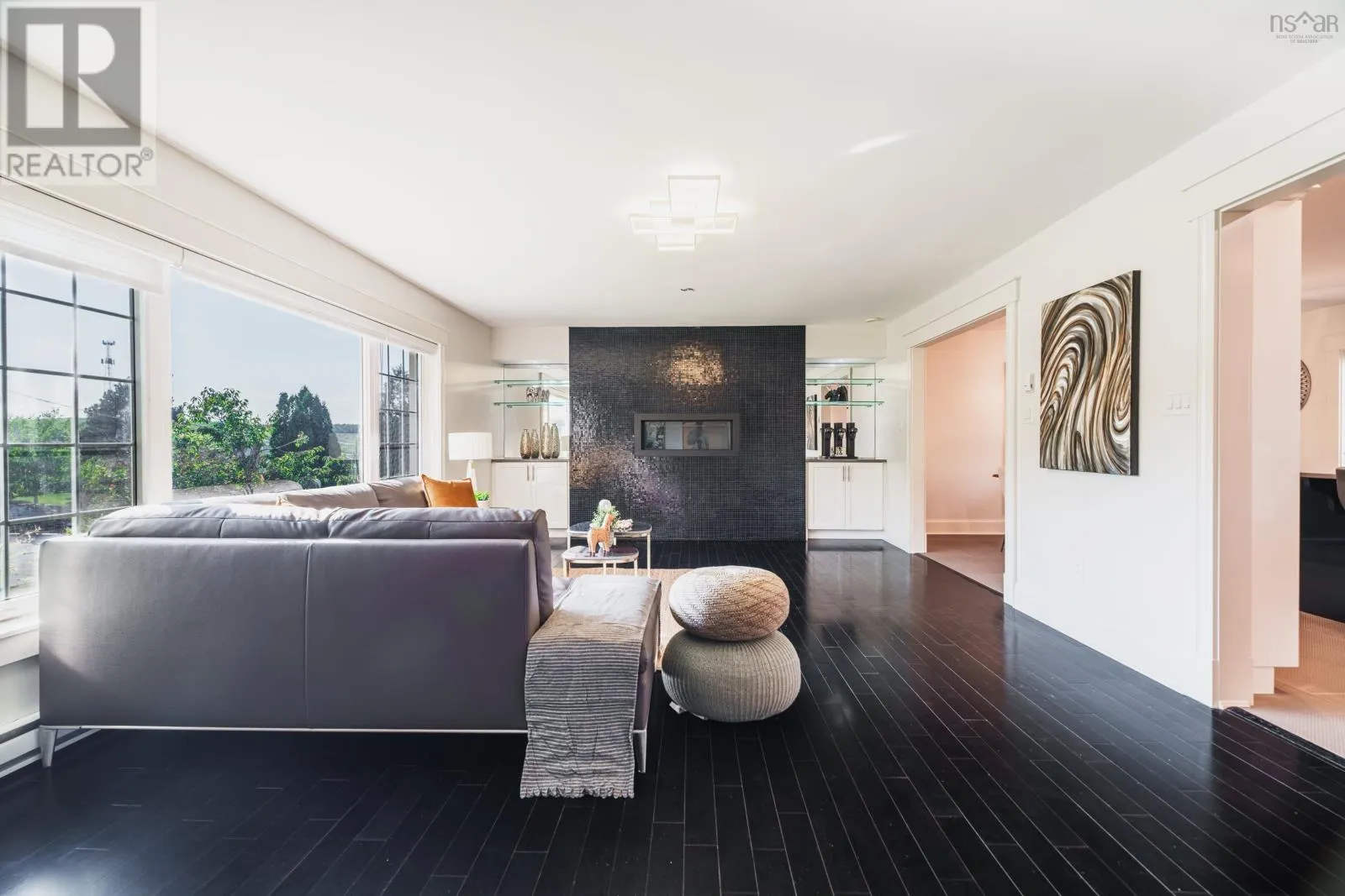 11 Laurentian Drive