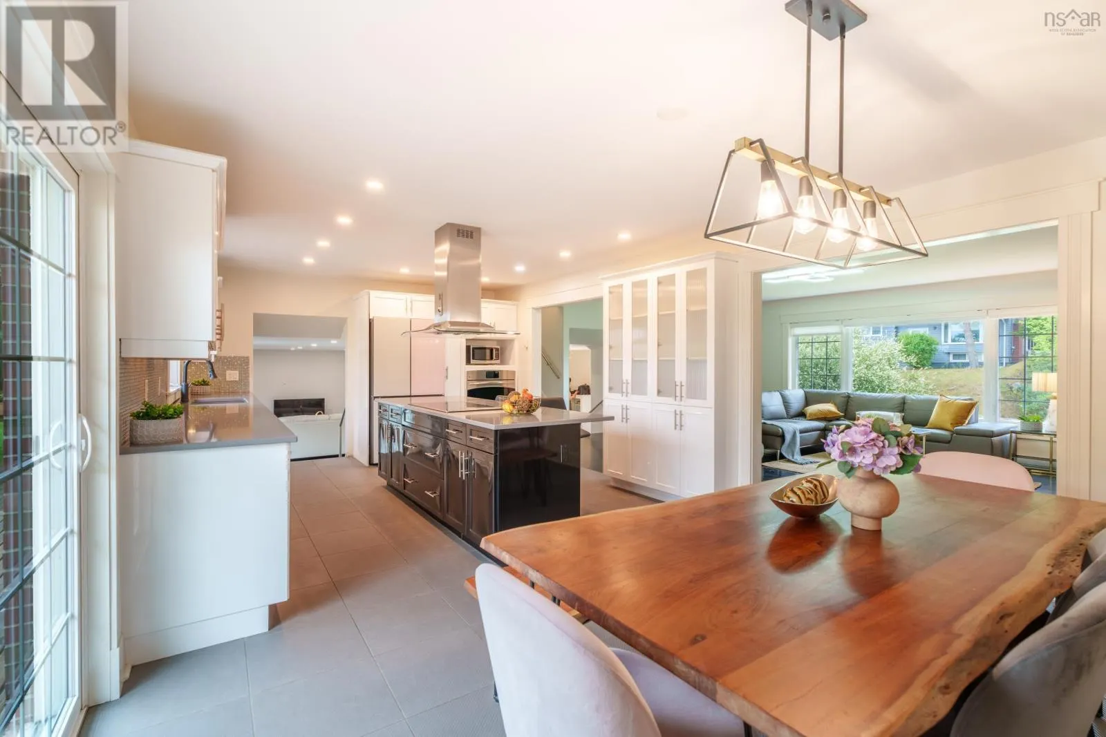11 Laurentian Drive