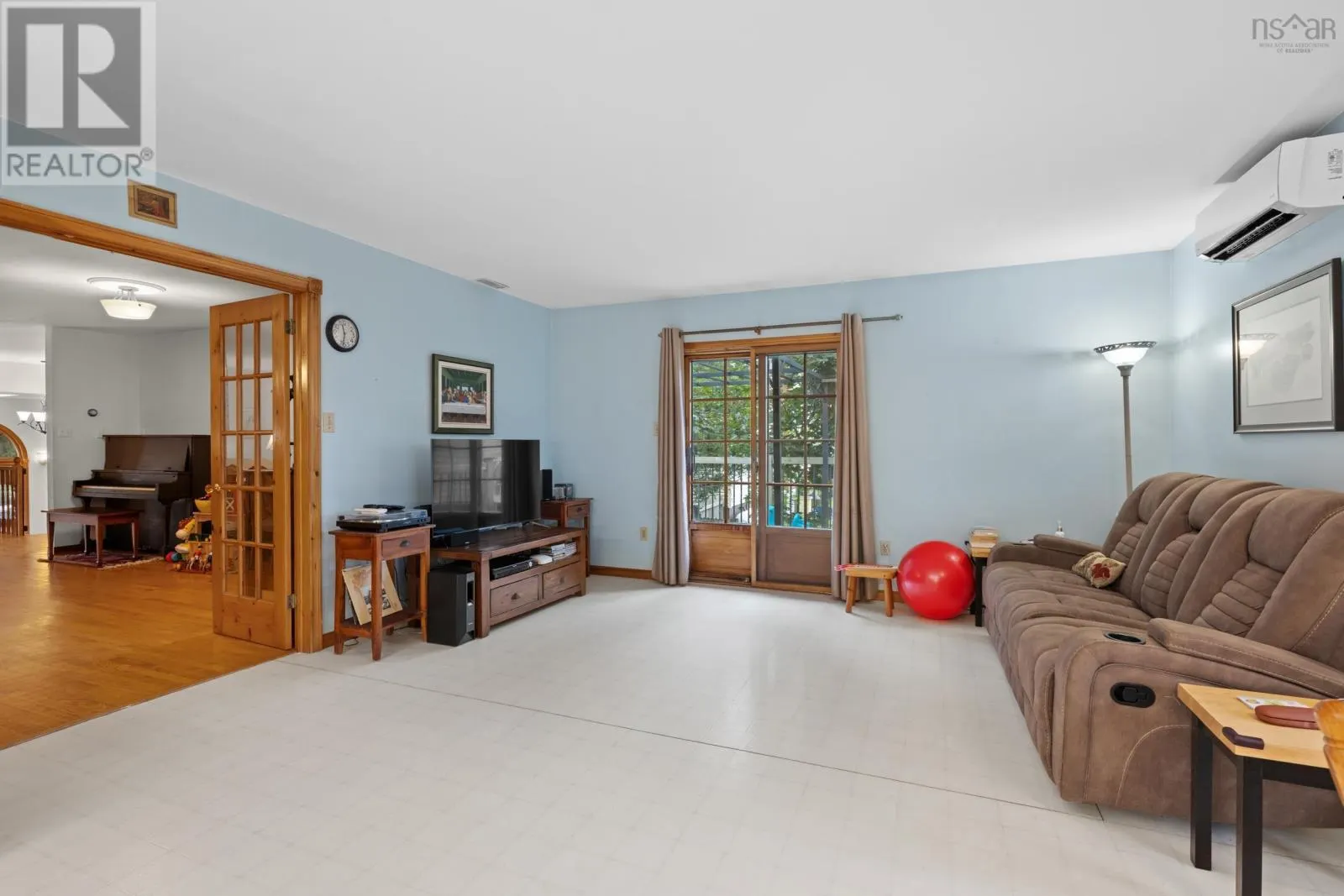 9 Monique Avenue