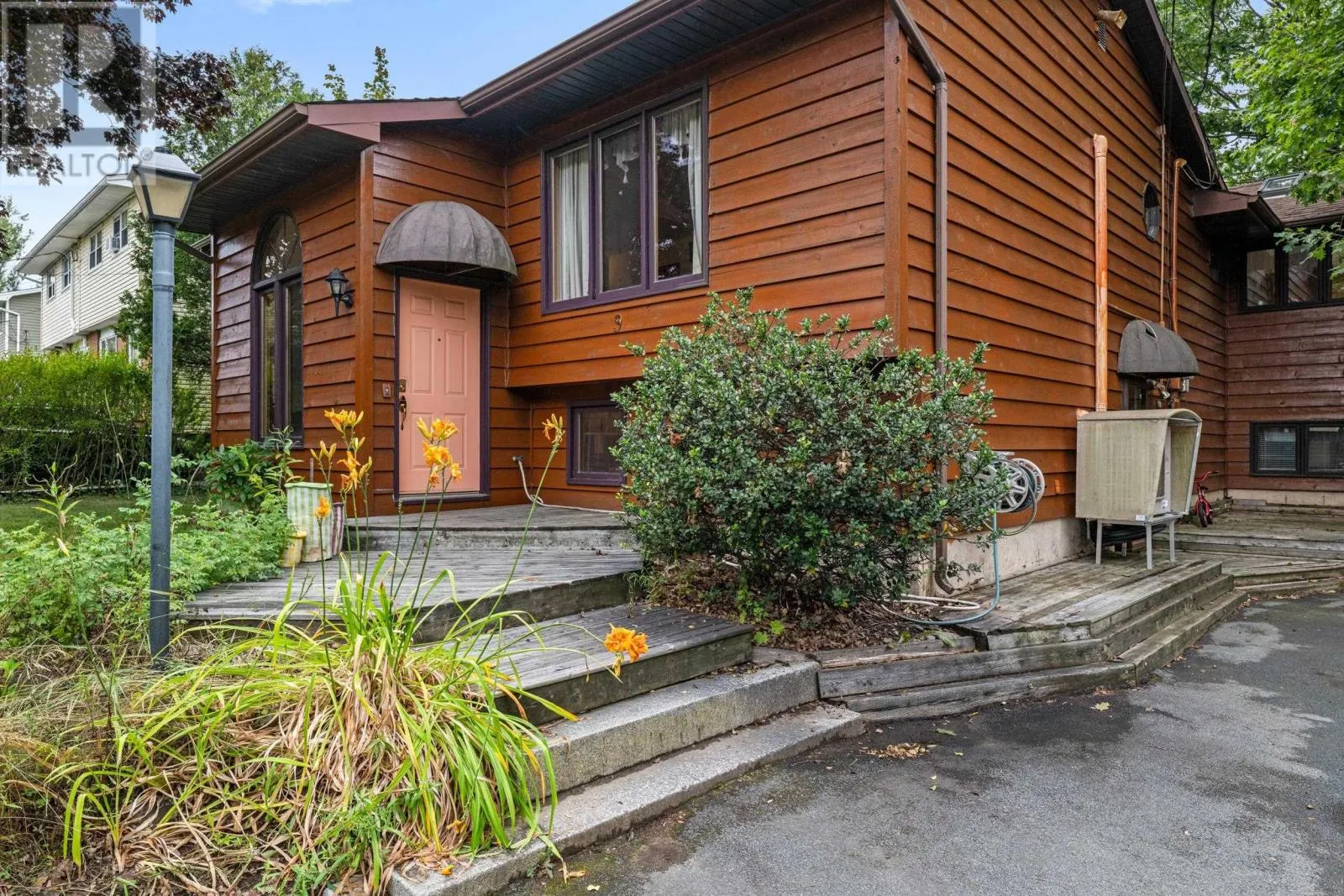 9 Monique Avenue
