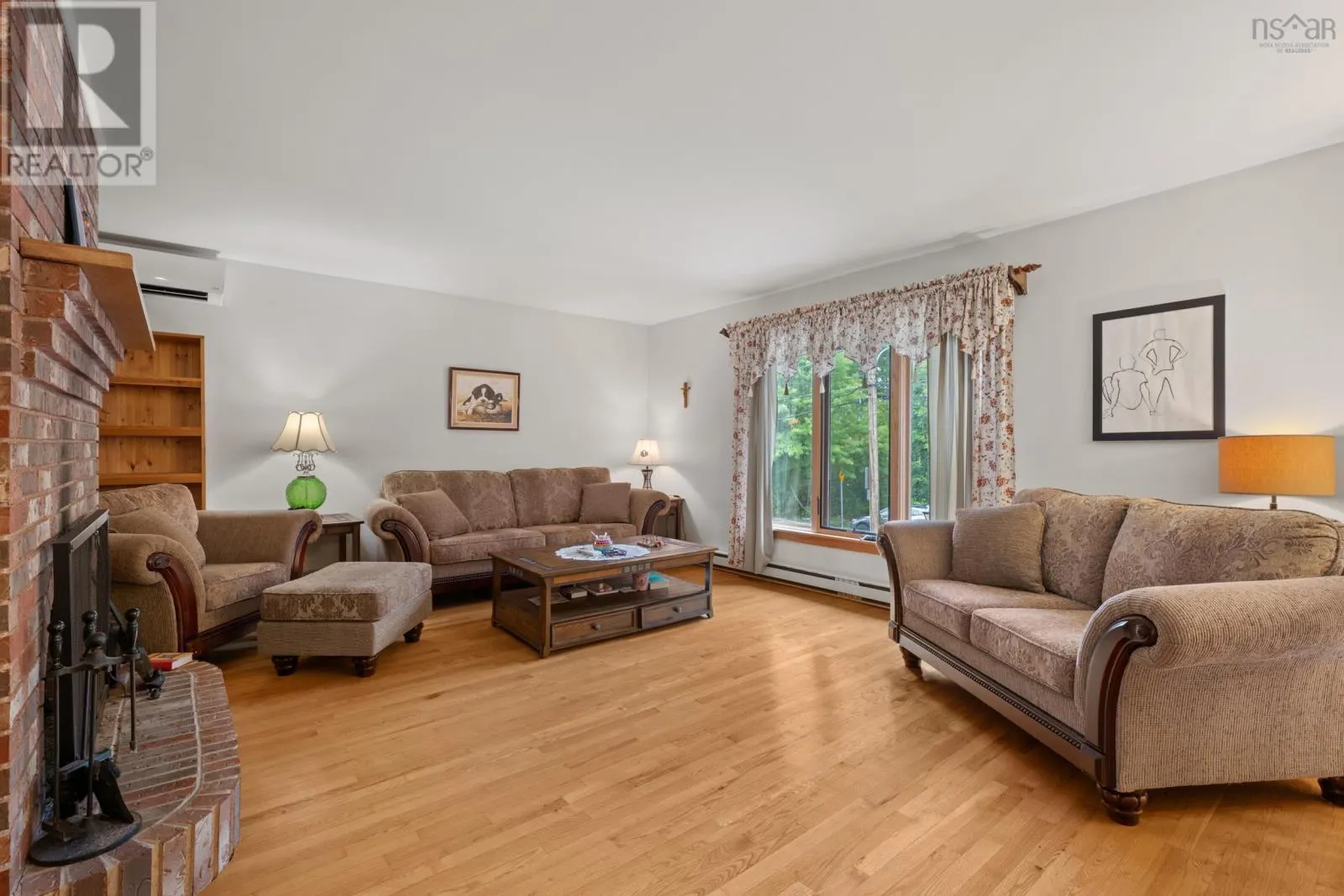 9 Monique Avenue