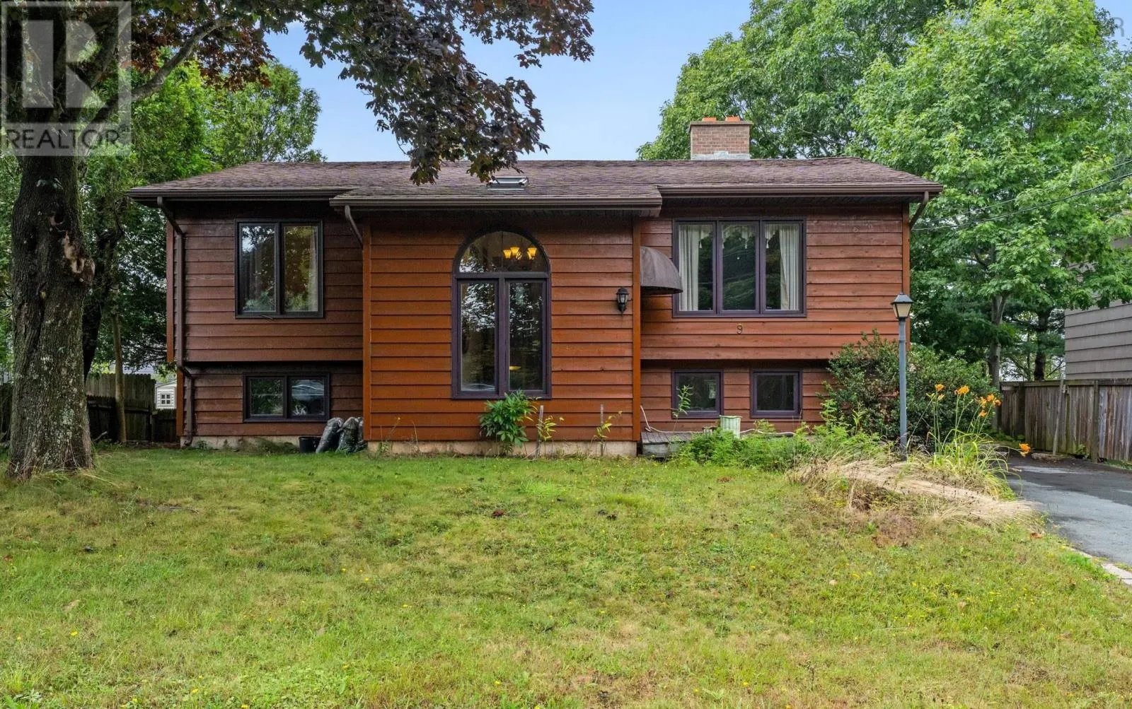 9 Monique Avenue