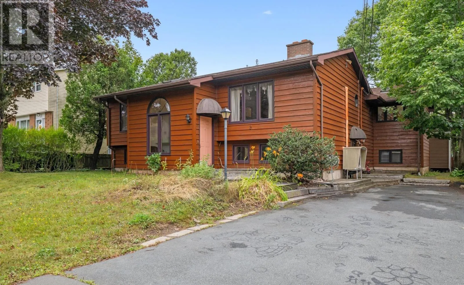 9 Monique Avenue