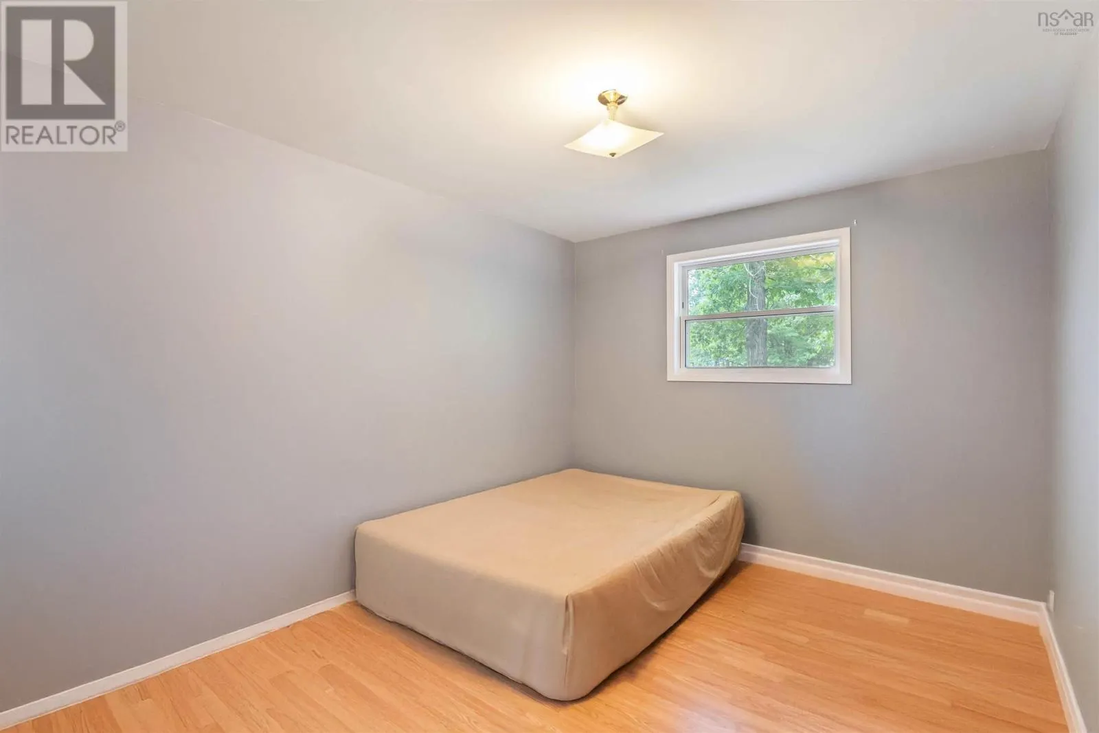 1403 Princess Cres Crescent