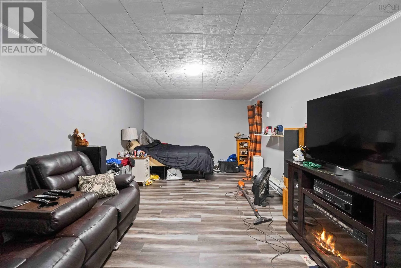 1403 Princess Cres Crescent