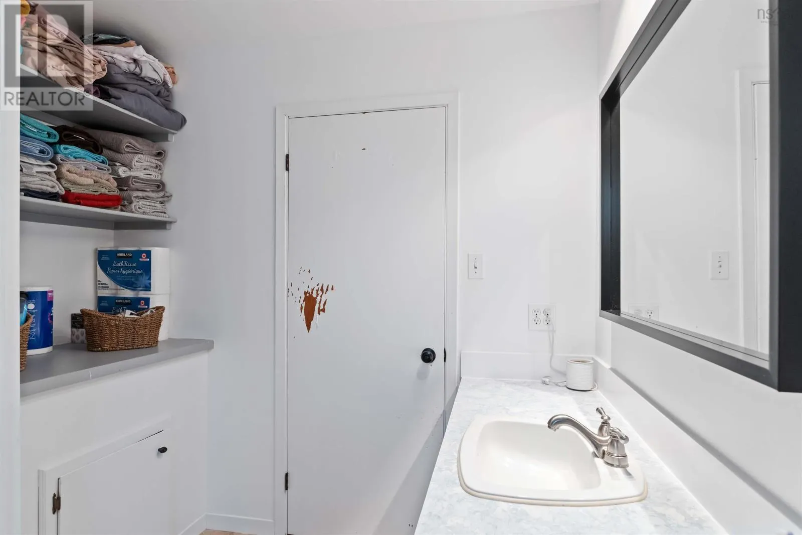 1403 Princess Cres Crescent