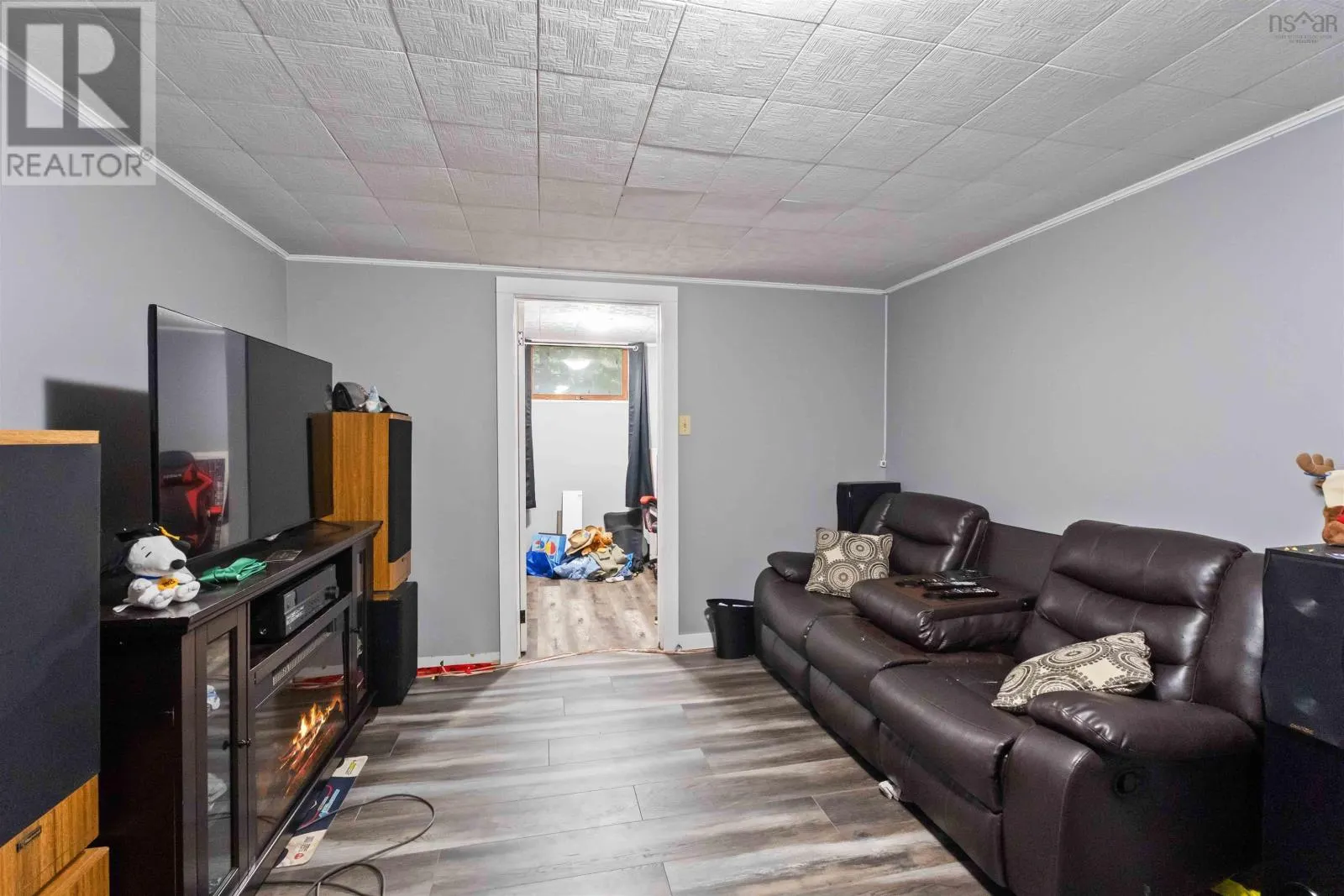 1403 Princess Cres Crescent