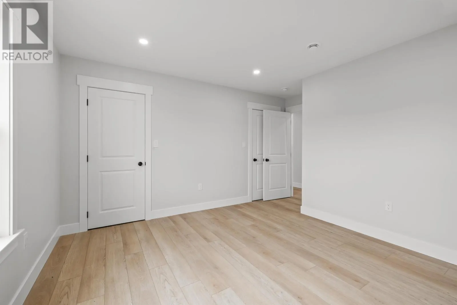 8 Sydney Way