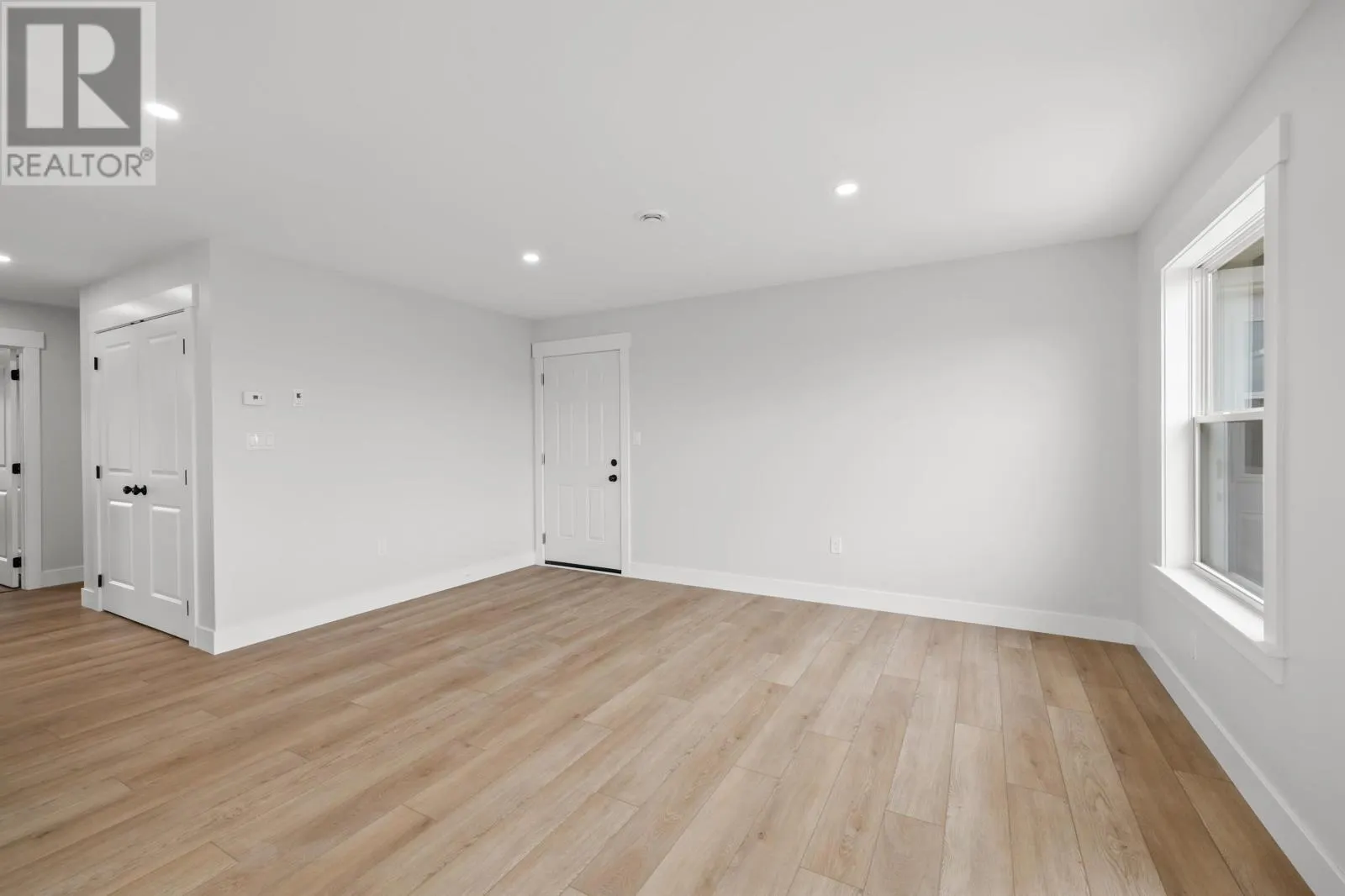 8 Sydney Way