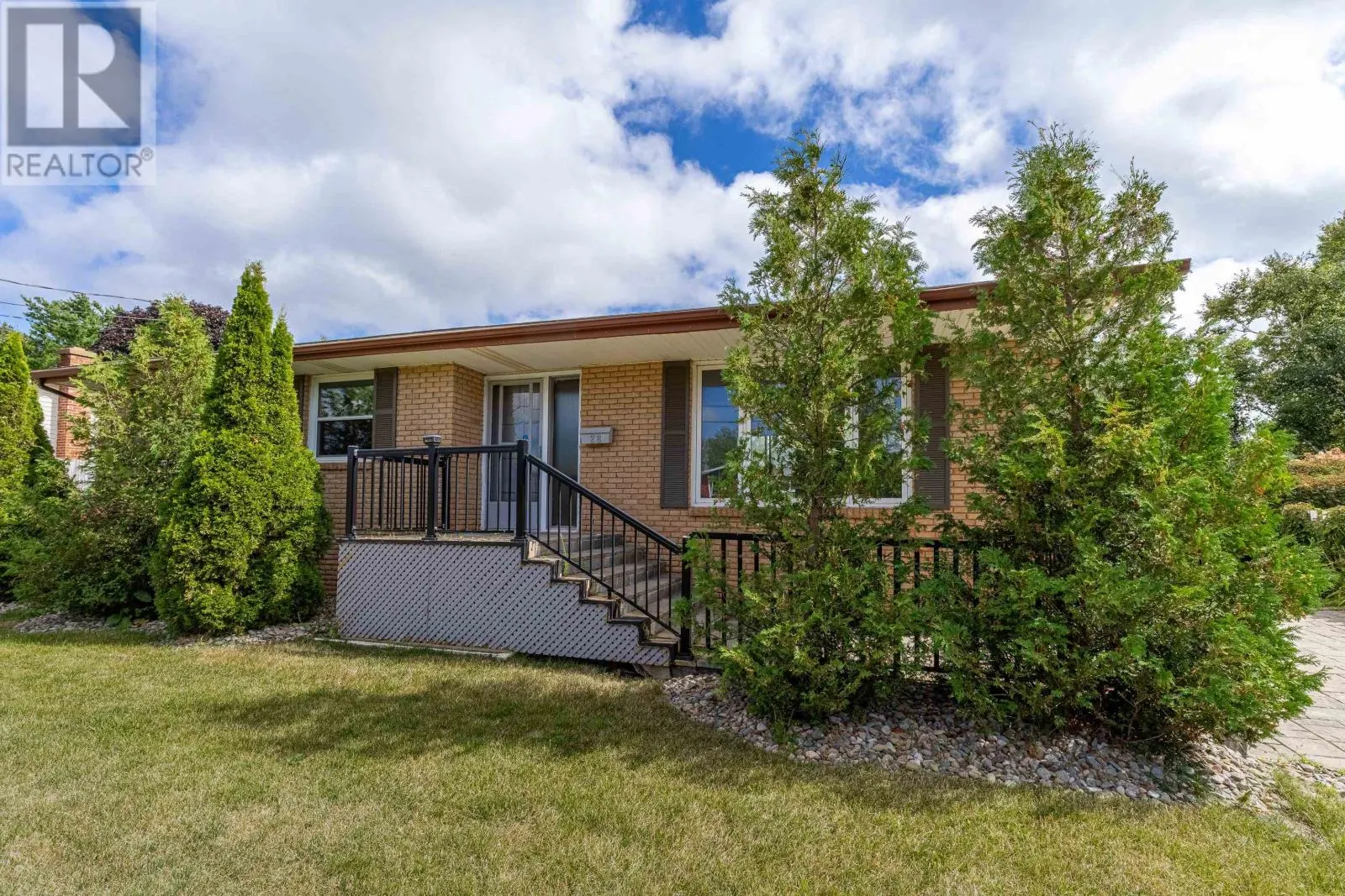 28 SEAVIEW Boulevard