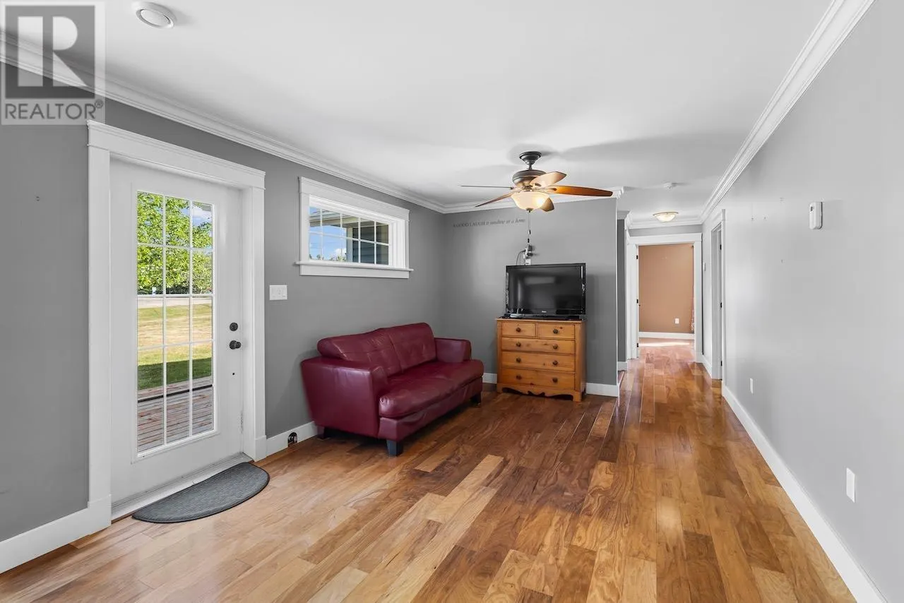 9 LAKESIDE Road
