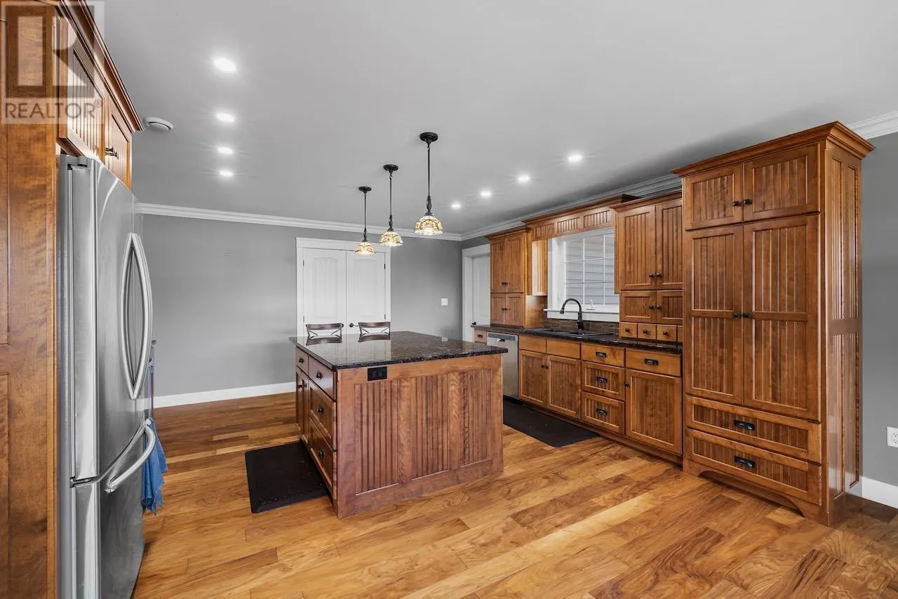 9 LAKESIDE Road