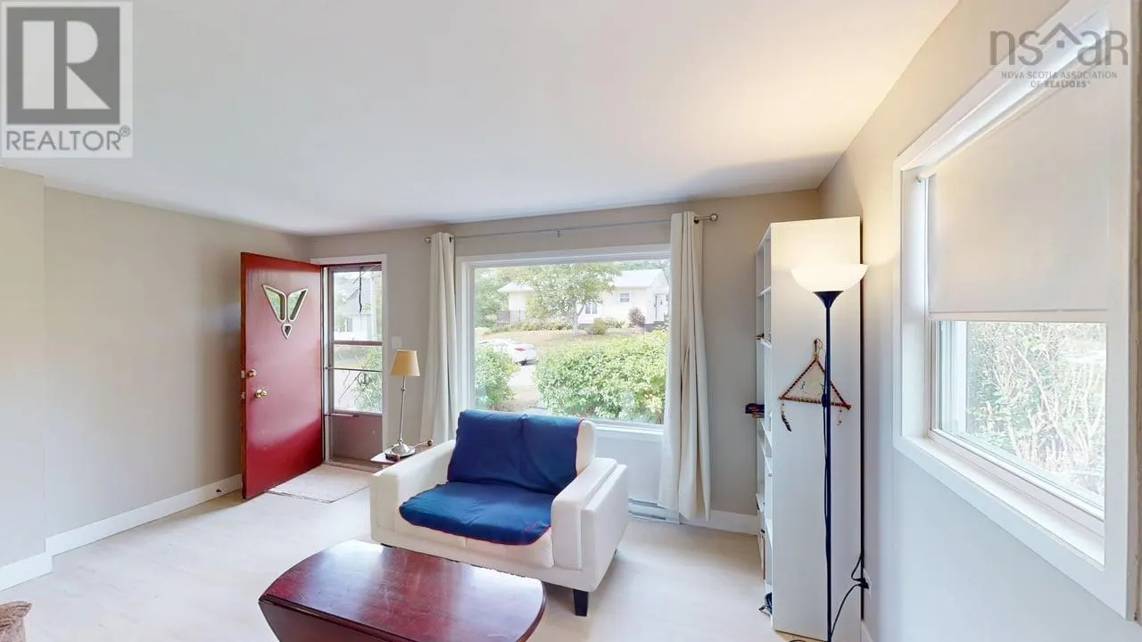 8 Hillside Drive