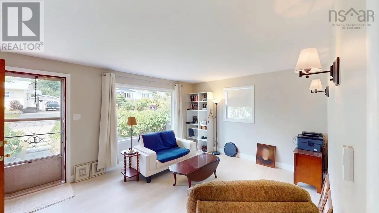 8 Hillside Drive