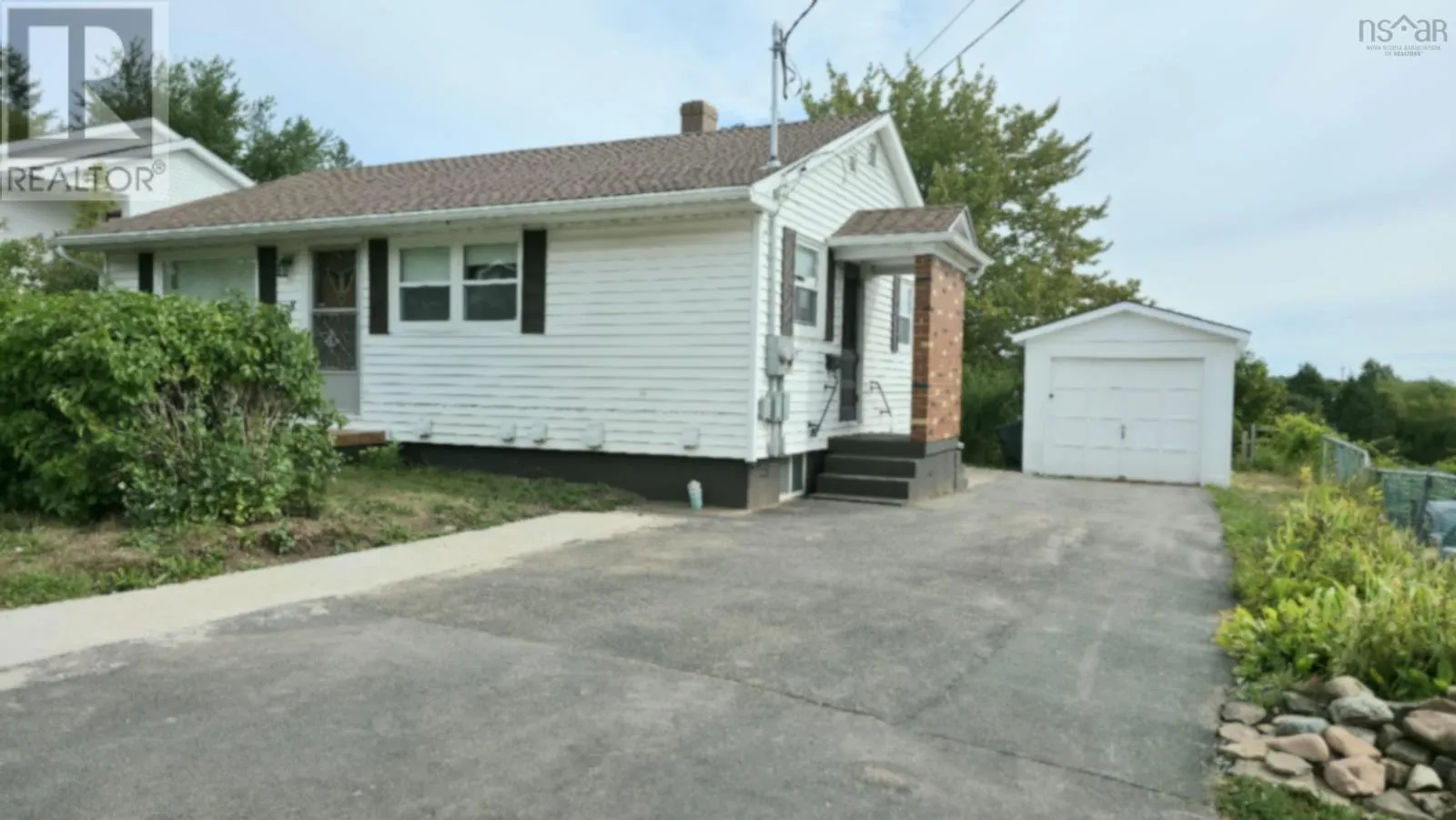 8 Hillside Drive