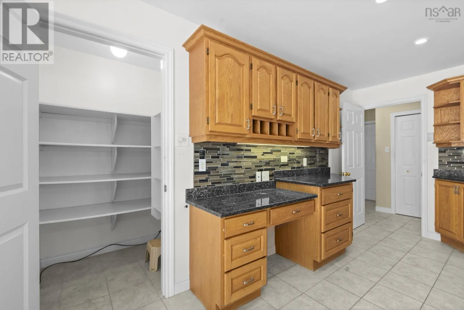 152 Roxbury Crescent