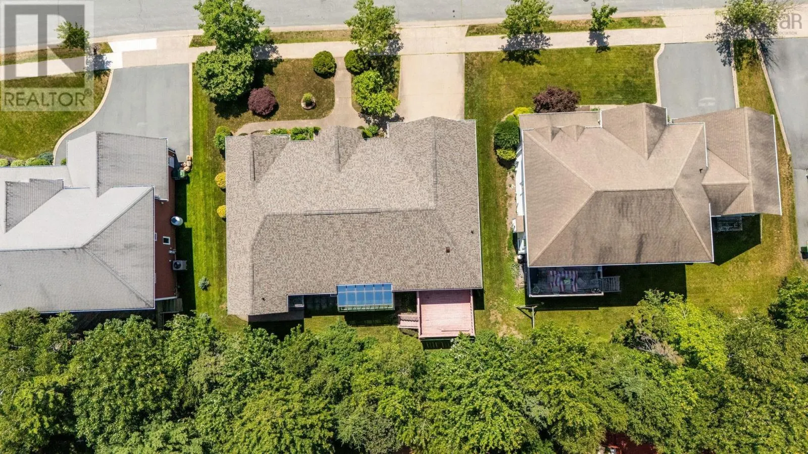 152 Roxbury Crescent