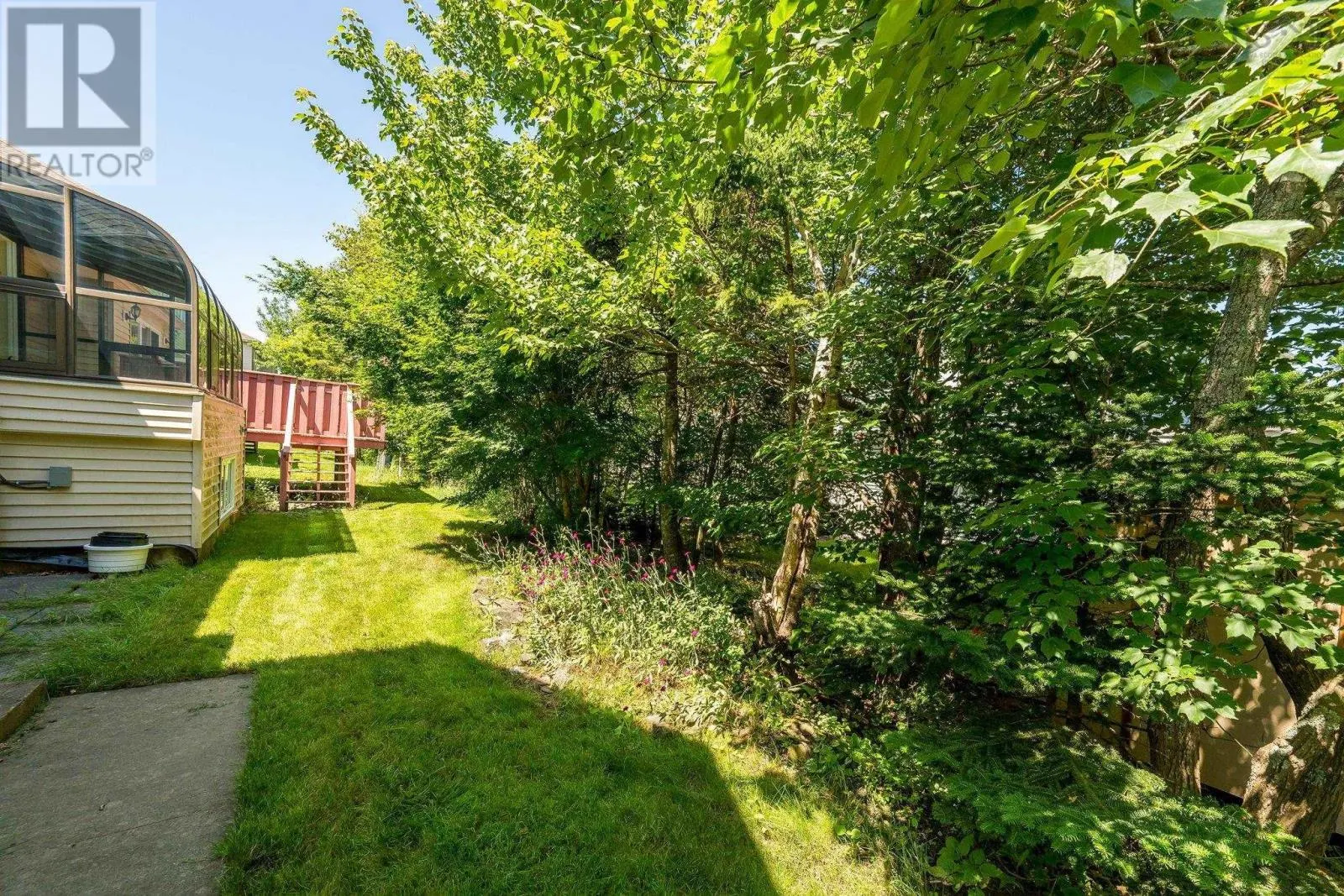 152 Roxbury Crescent