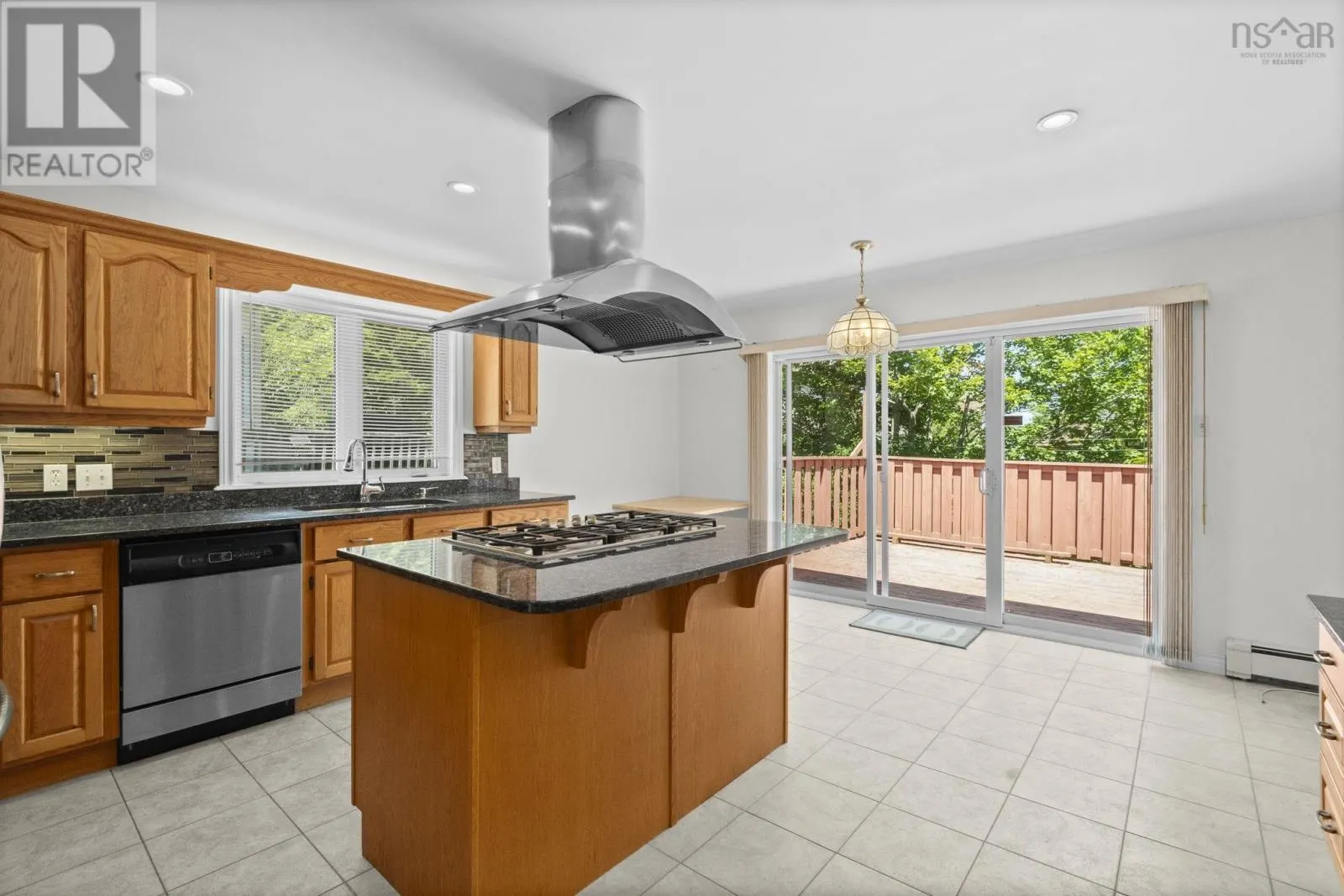 152 Roxbury Crescent